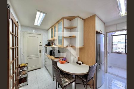 Apartamento à venda com 220m², 3 quartos e 2 vagasCozinha