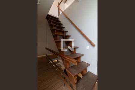 Casa à venda com 151m², 3 quartos e 3 vagasEscada Sótão