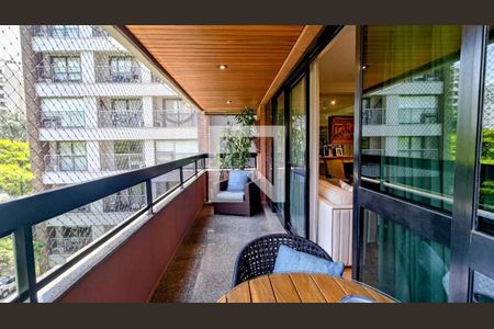 Apartamento à venda com 200m², 3 quartos e 3 vagas Apartamento à venda com 200m², 3 quartos e 3 vagasFoto 01