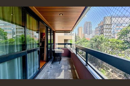 Apartamento à venda com 200m², 3 quartos e 3 vagas Apartamento à venda com 200m², 3 quartos e 3 vagasFoto 01