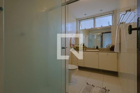 Apartamento à venda com 180m², 4 quartos e 2 vagasBanheiro da Suíte