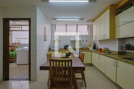 Apartamento à venda com 180m², 4 quartos e 2 vagasCozinha