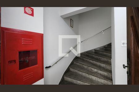 Apartamento para alugar com 60m², 2 quartos e 1 vagaEscada