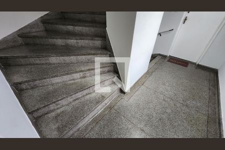Apartamento para alugar com 60m², 2 quartos e 1 vagaEscada