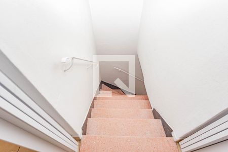 Casa para alugar com 63m², 2 quartos e 1 vagaEscada