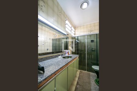 Casa à venda com 231m², 2 quartos e 2 vagasBanheiro social