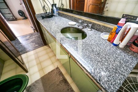 Casa à venda com 231m², 2 quartos e 2 vagasBanheiro social