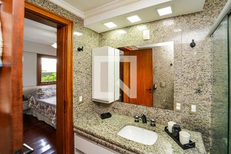 Apartamento à venda com 257m², 4 quartos e 2 vagasBanheiro da Suíte 1