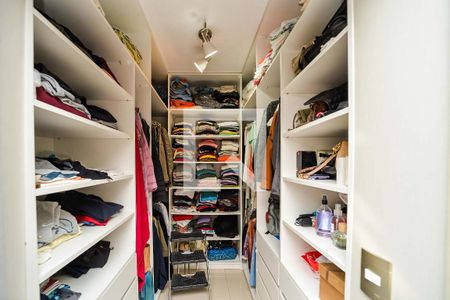 Apartamento à venda com 257m², 4 quartos e 2 vagasCloset da Suíte 1