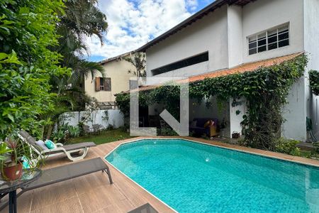 Casa de condomínio à venda com 341m², 4 quartos e 5 vagasPiscina