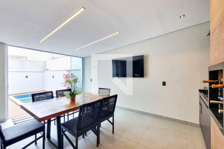 Casa de condomínio para alugar com 255m², 3 quartos e 4 vagas Casa de condomínio para alugar com 255m², 3 quartos e 4 vagasCozinha / Área de Serviço