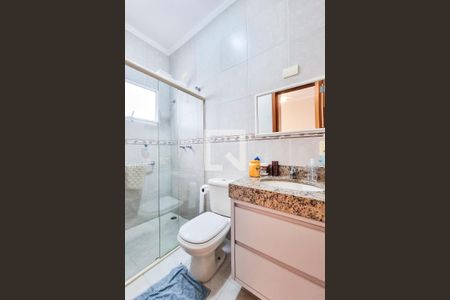 Casa de condomínio para alugar com 255m², 3 quartos e 4 vagas Casa de condomínio para alugar com 255m², 3 quartos e 4 vagasBanheiro da Suíte 1