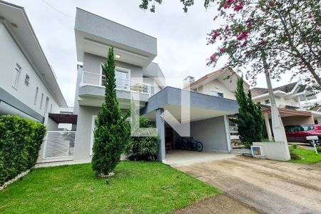 Casa de condomínio para alugar com 255m², 3 quartos e 4 vagas Casa de condomínio para alugar com 255m², 3 quartos e 4 vagasFachada
