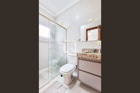 Casa de condomínio para alugar com 255m², 3 quartos e 4 vagas Casa de condomínio para alugar com 255m², 3 quartos e 4 vagasBanheiro da Suíte 2