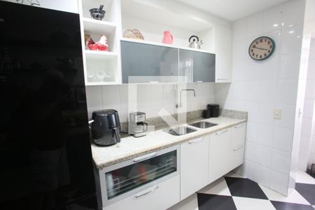 Apartamento à venda com 173m², 3 quartos e 2 vagas Apartamento à venda com 173m², 3 quartos e 2 vagasCozinha