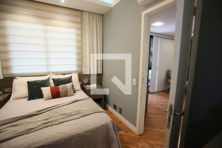 Apartamento à venda com 173m², 3 quartos e 2 vagas Apartamento à venda com 173m², 3 quartos e 2 vagasQuarto Suíte 2
