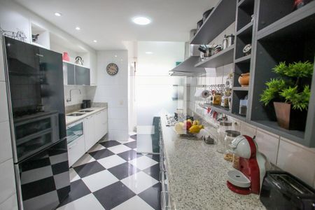 Apartamento à venda com 173m², 3 quartos e 2 vagas Apartamento à venda com 173m², 3 quartos e 2 vagasCozinha