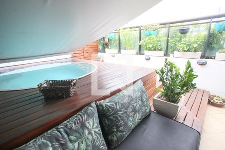 Apartamento à venda com 173m², 3 quartos e 2 vagas Apartamento à venda com 173m², 3 quartos e 2 vagasPiscina do Terraço