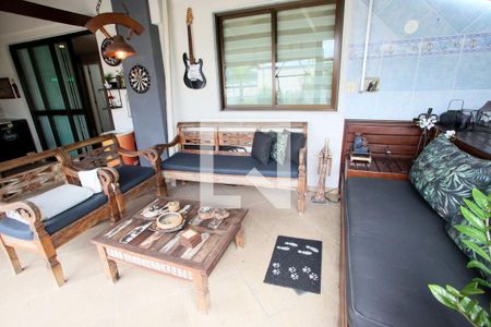 Apartamento à venda com 173m², 3 quartos e 2 vagas Apartamento à venda com 173m², 3 quartos e 2 vagasTerraço