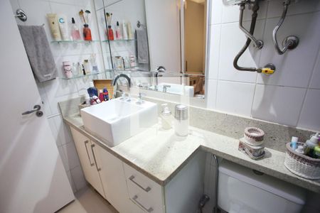 Apartamento à venda com 173m², 3 quartos e 2 vagas Apartamento à venda com 173m², 3 quartos e 2 vagasBanheiro da Suíte 2