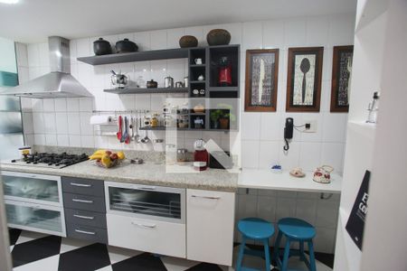 Apartamento à venda com 173m², 3 quartos e 2 vagas Apartamento à venda com 173m², 3 quartos e 2 vagasCozinha