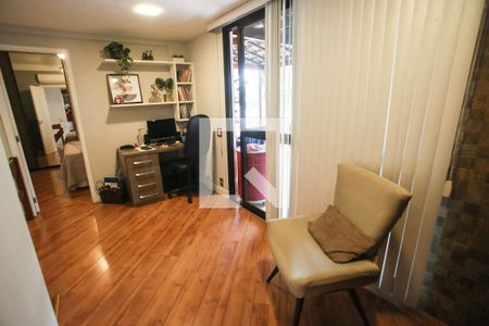 Apartamento à venda com 173m², 3 quartos e 2 vagas Apartamento à venda com 173m², 3 quartos e 2 vagasEscritório