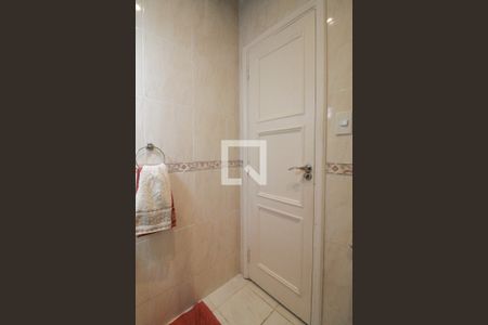 Apartamento à venda com 140m², 3 quartos e 1 vaga Apartamento à venda com 140m², 3 quartos e 1 vagaBanheiro social