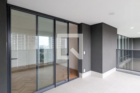 Apartamento à venda com 325m², 4 quartos e 4 vagas Apartamento à venda com 325m², 4 quartos e 4 vagasVaranda da suíte 3