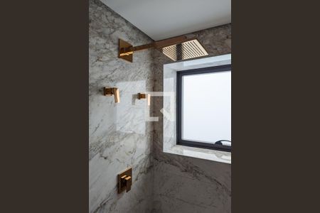 Apartamento à venda com 325m², 4 quartos e 4 vagas Apartamento à venda com 325m², 4 quartos e 4 vagasBanheiro da suíte 2