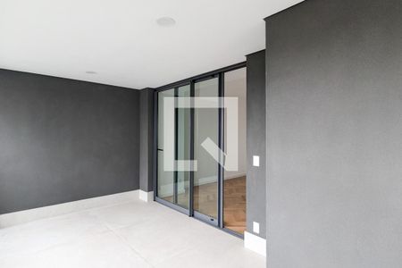 Apartamento à venda com 325m², 4 quartos e 4 vagas Apartamento à venda com 325m², 4 quartos e 4 vagasVaranda da suíte 3