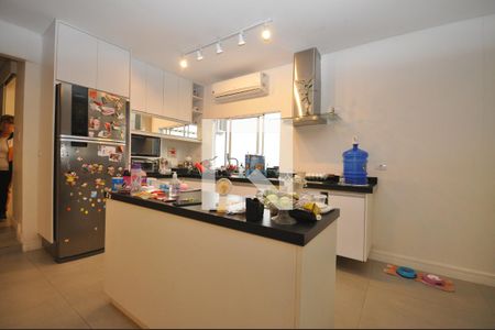 Casa à venda com 300m², 7 quartos e 4 vagasCozinha