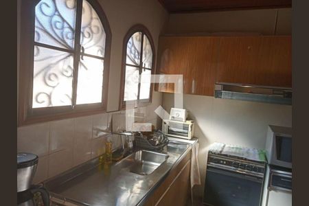 Casa à venda com 271m², 4 quartos e 4 vagas