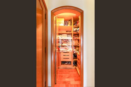 Apartamento à venda com 353m², 5 quartos e 5 vagasCloset - Corredor