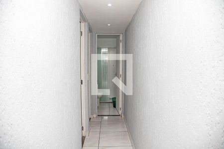 Corredor  de apartamento para alugar com 2 quartos, 44m² em Canhema, Diadema