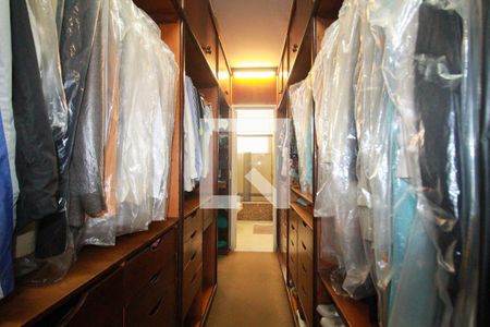 Apartamento à venda com 200m², 4 quartos e 1 vagaSuíte 1 - closet