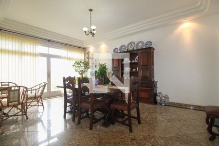 Apartamento à venda com 200m², 4 quartos e 1 vagaSala de jantar