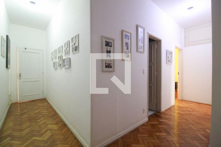 Apartamento à venda com 200m², 4 quartos e 1 vagaCorredor de acesso