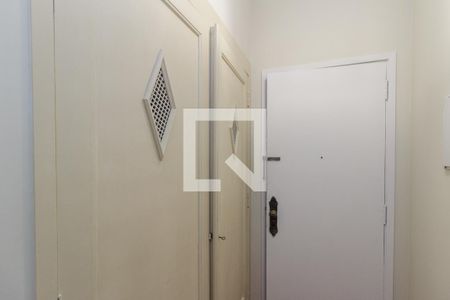 Apartamento à venda com 103m², 4 quartos e sem vaga Apartamento à venda com 103m², 4 quartos e sem vagaHall de Entrada