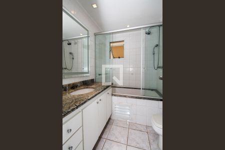 Apartamento à venda com 132m², 4 quartos e 3 vagasBanheiro da Suíte