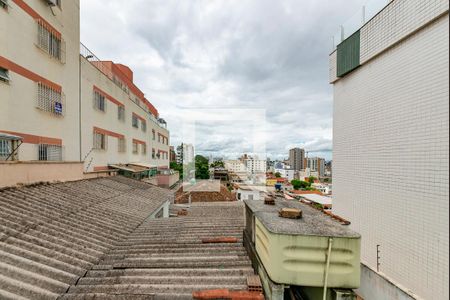 Casa à venda com 360m², 4 quartos e 4 vagas Casa à venda com 360m², 4 quartos e 4 vagasVaranda