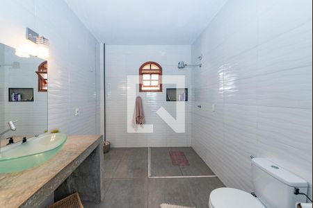 Casa à venda com 360m², 4 quartos e 4 vagas Casa à venda com 360m², 4 quartos e 4 vagasBanheiro da Suíte