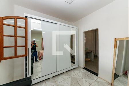 Casa à venda com 360m², 4 quartos e 4 vagas Casa à venda com 360m², 4 quartos e 4 vagasSuíte