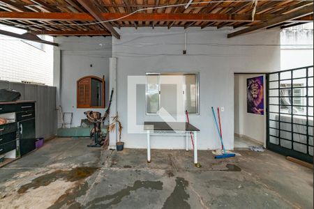 Casa à venda com 360m², 4 quartos e 4 vagas Casa à venda com 360m², 4 quartos e 4 vagasVaranda