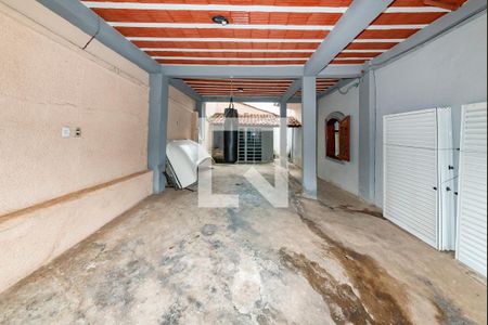Casa à venda com 360m², 4 quartos e 4 vagas Casa à venda com 360m², 4 quartos e 4 vagasGaragem