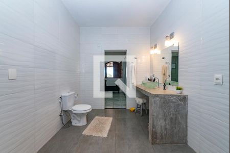 Casa à venda com 360m², 4 quartos e 4 vagas Casa à venda com 360m², 4 quartos e 4 vagasBanheiro da Suíte