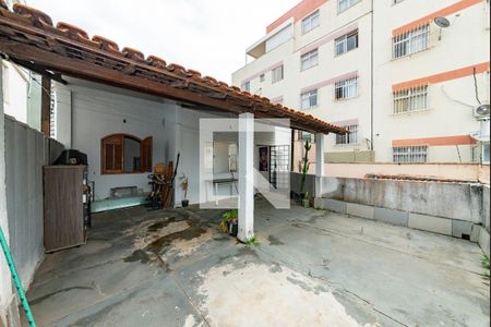 Casa à venda com 360m², 4 quartos e 4 vagas Casa à venda com 360m², 4 quartos e 4 vagasVaranda