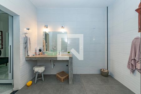 Casa à venda com 360m², 4 quartos e 4 vagas Casa à venda com 360m², 4 quartos e 4 vagasBanheiro da Suíte