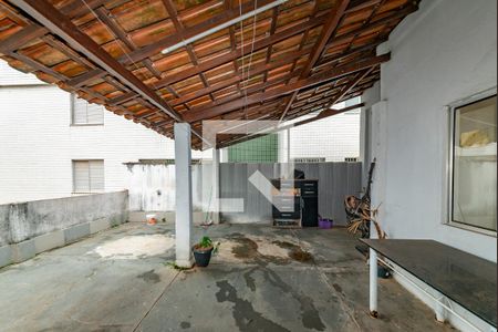 Casa à venda com 360m², 4 quartos e 4 vagas Casa à venda com 360m², 4 quartos e 4 vagasVaranda