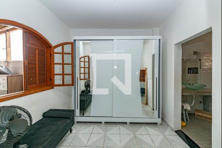 Casa à venda com 360m², 4 quartos e 4 vagas Casa à venda com 360m², 4 quartos e 4 vagasSuíte