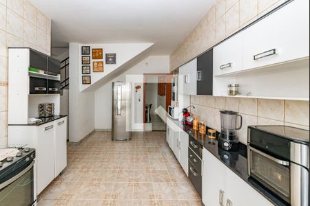 Casa à venda com 360m², 4 quartos e 4 vagas Casa à venda com 360m², 4 quartos e 4 vagasCozinha